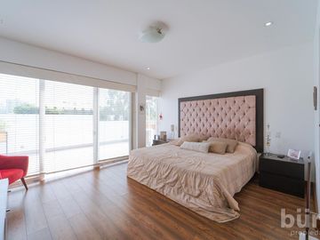 VENTA HERMOSO PENTHOUSE CON TERRAZA,  PISCINA Y PARRILLA EN SAN ISIDRO