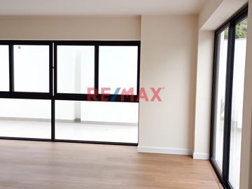 Exclusivos departamentos iluminados, con excelente ubicación en la Urb. Los Rosales, con hermosa vista al parque.
Financiado por el BCP.

ENTREGA M