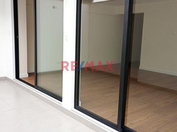 Exclusivos departamentos iluminados, con excelente ubicación en la Urb. Los Rosales, con hermosa vista al parque.
Financiado por el BCP.

ENTREGA M