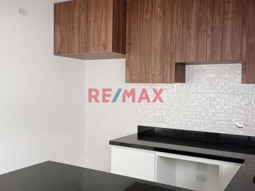 Exclusivos departamentos iluminados, con excelente ubicación en la Urb. Los Rosales, con hermosa vista al parque.
Financiado por el BCP.

ENTREGA M