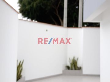 Exclusivos departamentos iluminados, con excelente ubicación en la Urb. Los Rosales, con hermosa vista al parque.
Financiado por el BCP.

ENTREGA M