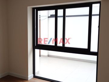 Exclusivos departamentos iluminados, con excelente ubicación en la Urb. Los Rosales, con hermosa vista al parque.
Financiado por el BCP.

ENTREGA M