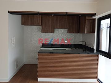 Exclusivos departamentos iluminados, con excelente ubicación en la Urb. Los Rosales, con hermosa vista al parque.
Financiado por el BCP.

ENTREGA M