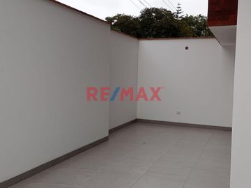 Exclusivos departamentos iluminados, con excelente ubicación en la Urb. Los Rosales, con hermosa vista al parque.
Financiado por el BCP.

ENTREGA M