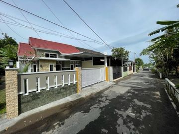 RUMAH SIAP HUNI DI SLEMAN LOKASI STRATEGIS DEKAT JALAN RAYA