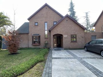 MAGNIFICA PROPIEDAD PARA TU FAMILIA, Tu hogar en Chicureo!!