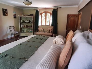 Casa en venta de 5 dorm. en Calera de Tango
