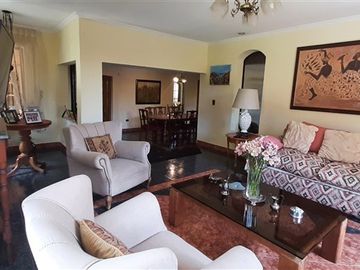Casa en venta de 5 dorm. en Calera de Tango