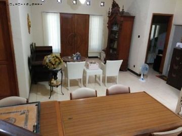 Rumah Semi Furnished di Semolowaru Elok, Strategis