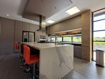 casa en arriendo en valle alto. Cod A8002789