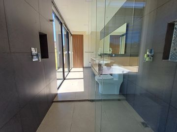 casa en arriendo en valle alto. Cod A8002789