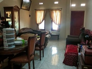 Rumah second 2 lantai murah terawat siap huni dicipayung,Depok