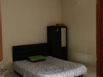 Rumah second 2 lantai murah terawat siap huni dicipayung,Depok