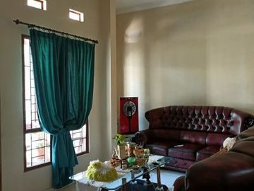 Rumah second 2 lantai murah terawat siap huni dicipayung,Depok