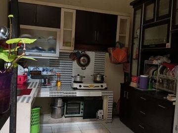 Rumah second 2 lantai murah terawat siap huni dicipayung,Depok