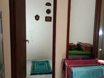 Rumah second 2 lantai murah terawat siap huni dicipayung,Depok