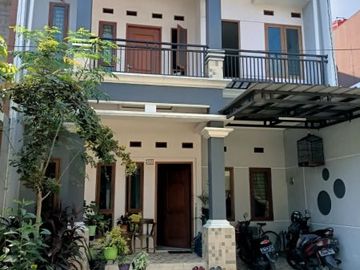 Rumah second 2 lantai murah terawat siap huni dicipayung,Depok