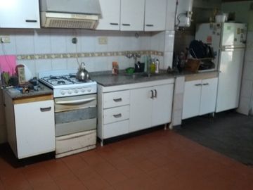 Chalet en venta en Castelar Norte
