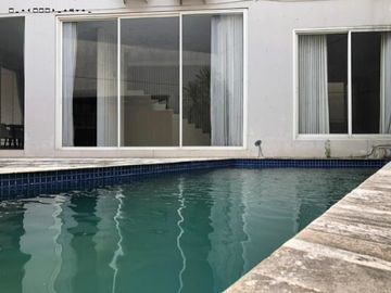 Rumah Graha Family blok L Hadap barat Ada swimming Pool