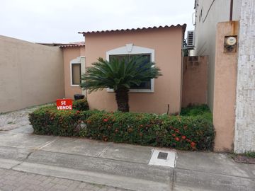 Casa de venta en la Urbanización La Joya, primeras Etapas, 3 dormitorios.