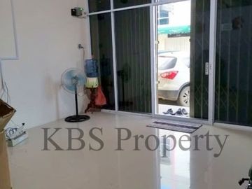 Disewa Ruko 3 Lt KBC (Batam Centre) Type 250/76.50 - Batam