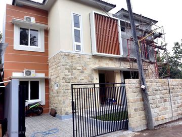 Rumah Mewah 2 Lantai Full Furnish di Jl Kaliurang dekat UII