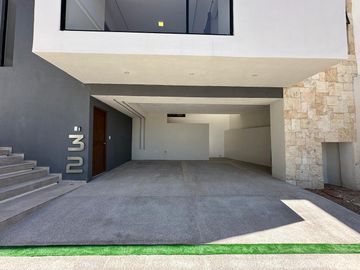 CASA EN VENTA EN CERRADA DEL PEDREGAL SLP