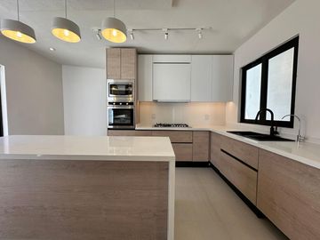 CASA EN VENTA EN CERRADA DEL PEDREGAL SLP