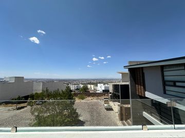 CASA EN VENTA EN CERRADA DEL PEDREGAL SLP
