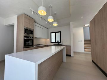 CASA EN VENTA EN CERRADA DEL PEDREGAL SLP