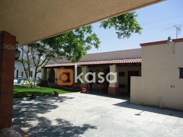 Casa en Venta en García, N.L., Centro.