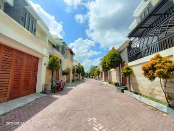 Rumah dlm perumahan onegate system selatan ambarukmo plaza