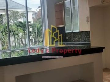 Hunian 3 lt dalam komplek dengan lingkungan asri nan sejuk di cinere