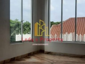 Hunian 3 lt dalam komplek dengan lingkungan asri nan sejuk di cinere