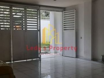Hunian 3 lt dalam komplek dengan lingkungan asri nan sejuk di cinere