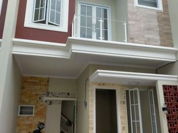 Rumah minimalis 2 lt di Cipedak Jak Sel