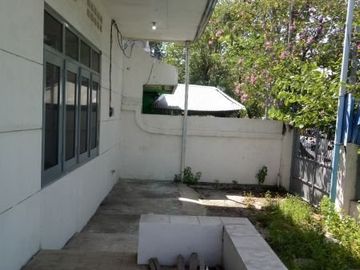Di jual rumah jalan tambak sari, surabaya