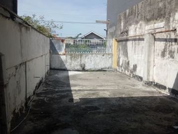 Di jual rumah jalan tambak sari, surabaya