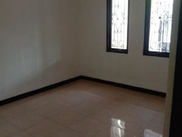 MURAH Rumah Siap Huni Perum Sukolilo ada Kitchen set, bufet