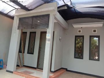 MURAH Rumah Siap Huni Perum Sukolilo ada Kitchen set, bufet