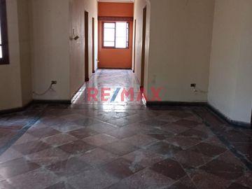 🏡 Venta lindo departamento en 2 Piso en La Punta, Callao! 🏡

🌟 Este departamento se ubica en una zona tranquila a una cuadra del malecón Santiago Fi