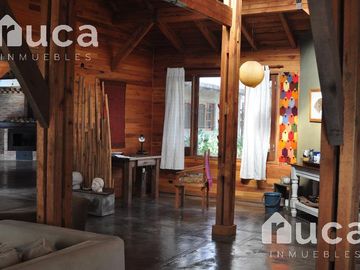 VENTA | CASA de HERMOSO DISEÑO gran Jardin y Pileta | La Bota