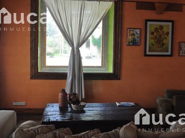 VENTA | CASA de HERMOSO DISEÑO gran Jardin y Pileta | La Bota