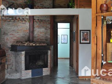 VENTA | CASA de HERMOSO DISEÑO gran Jardin y Pileta | La Bota