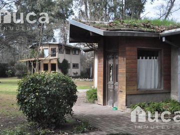 VENTA | CASA de HERMOSO DISEÑO gran Jardin y Pileta | La Bota
