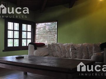 VENTA | CASA de HERMOSO DISEÑO gran Jardin y Pileta | La Bota