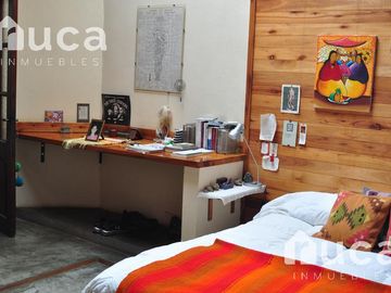 VENTA | CASA de HERMOSO DISEÑO gran Jardin y Pileta | La Bota