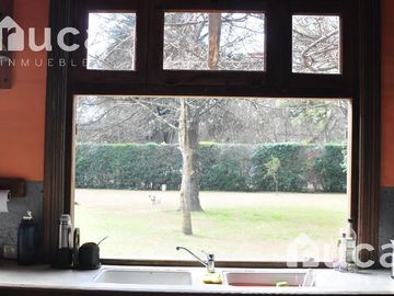 VENTA | CASA de HERMOSO DISEÑO gran Jardin y Pileta | La Bota