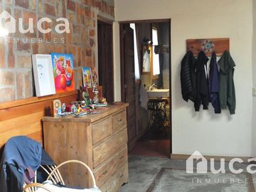 VENTA | CASA de HERMOSO DISEÑO gran Jardin y Pileta | La Bota