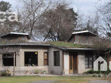 VENTA | CASA de HERMOSO DISEÑO gran Jardin y Pileta | La Bota